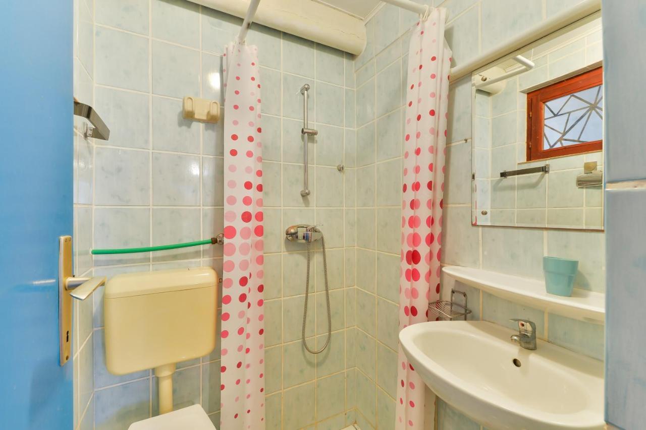 With A Parking Space - Torovi - - Pedinka, - 294 * Vir